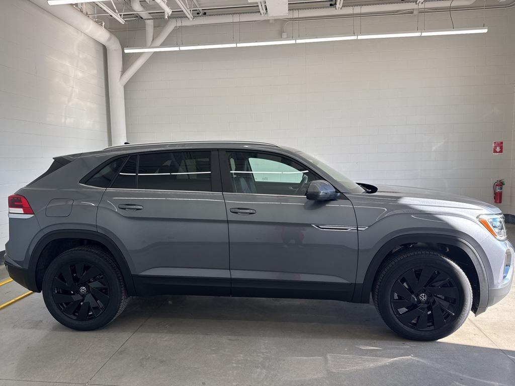 new 2025 Volkswagen Atlas Cross Sport car, priced at $39,675