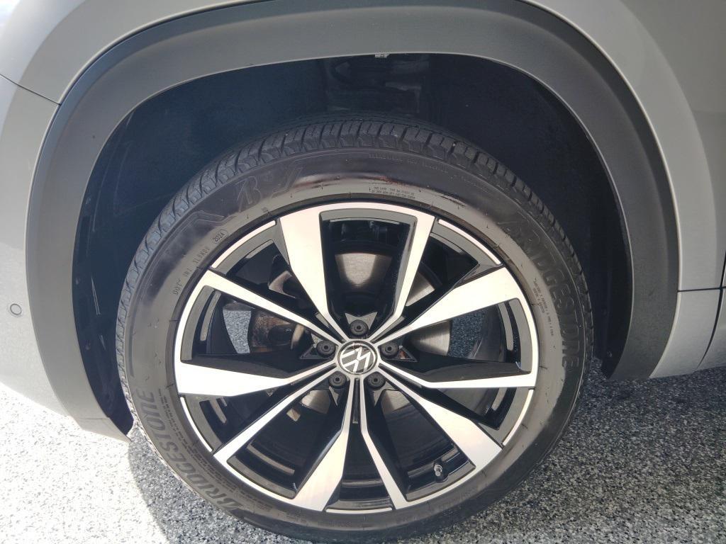 used 2024 Volkswagen Atlas Cross Sport car, priced at $35,998