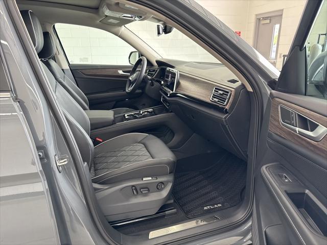 new 2025 Volkswagen Atlas car, priced at $53,348