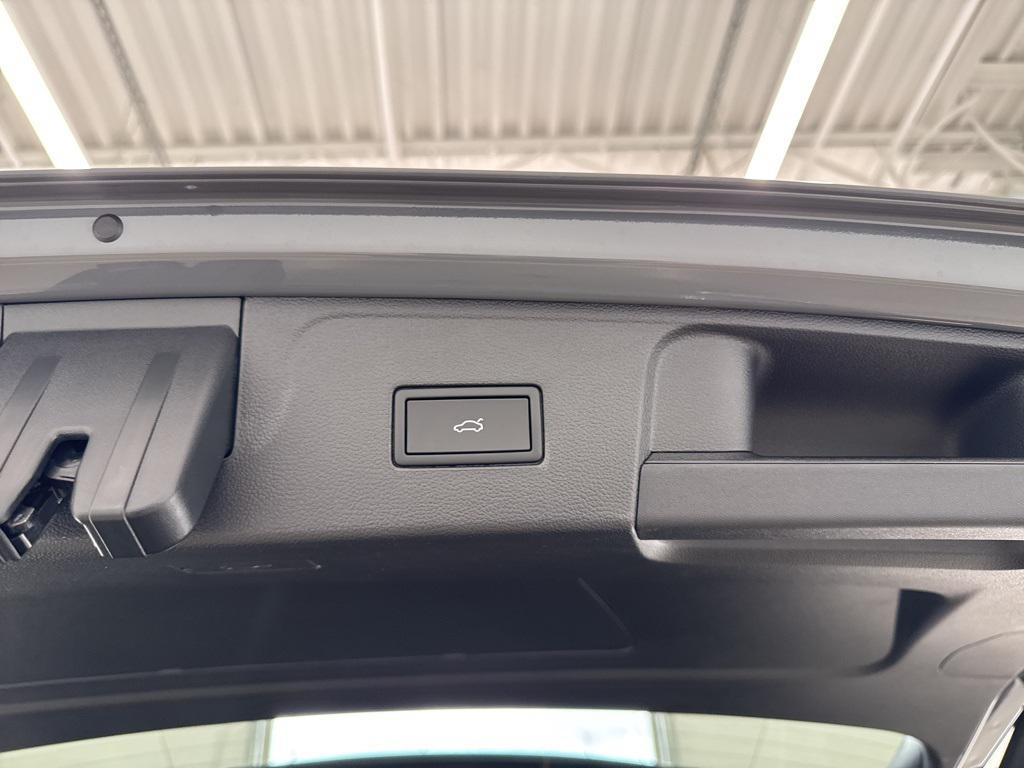 new 2025 Volkswagen Atlas car, priced at $50,848