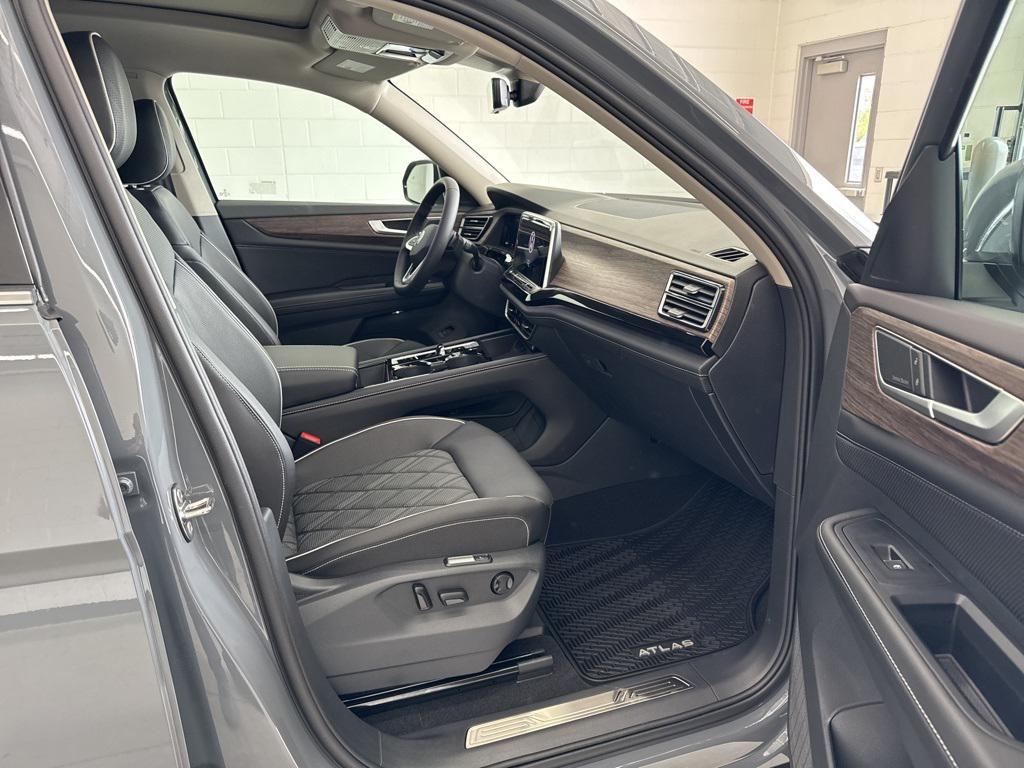 new 2025 Volkswagen Atlas car, priced at $50,848