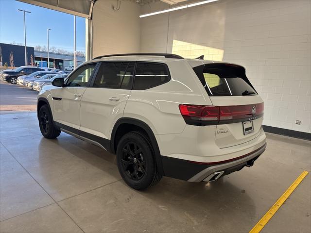 new 2025 Volkswagen Atlas car, priced at $45,404