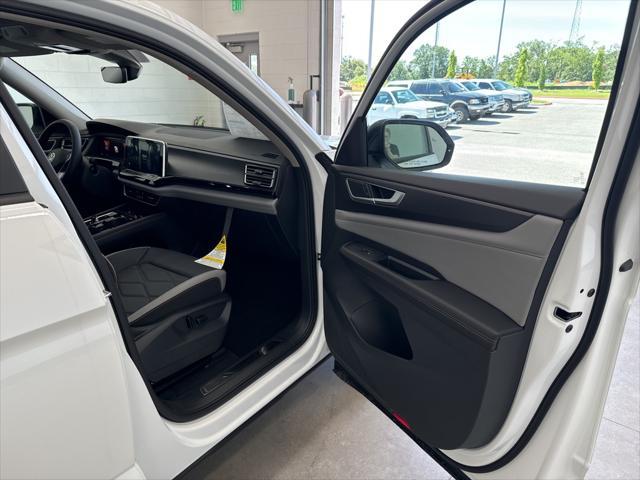 new 2024 Volkswagen Atlas car, priced at $54,411