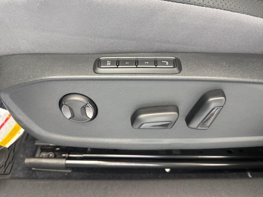 new 2025 Volkswagen ID.4 car, priced at $45,973