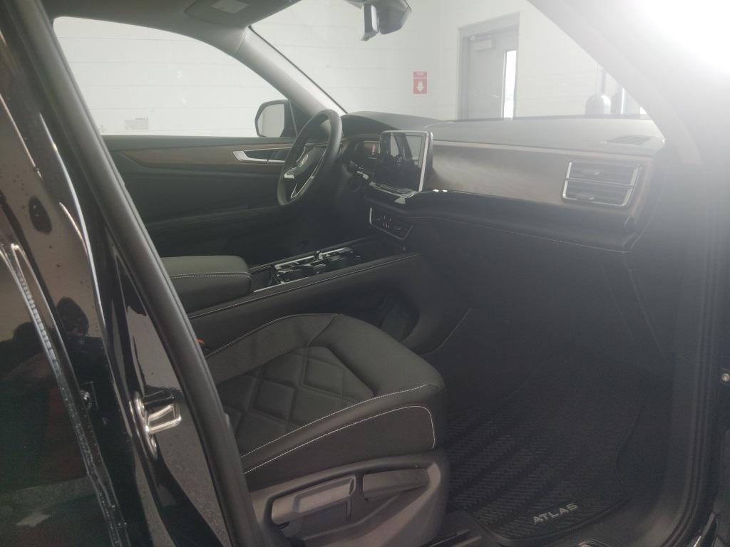 new 2026 Volkswagen Atlas car, priced at $46,088