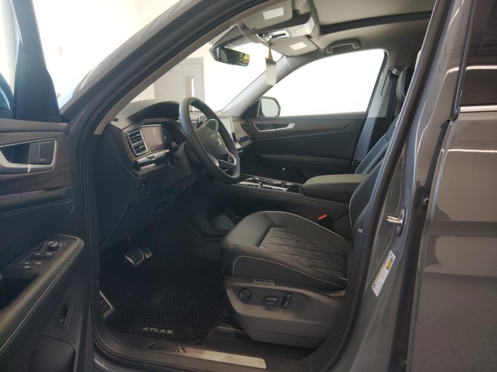 new 2026 Volkswagen Atlas car, priced at $54,716
