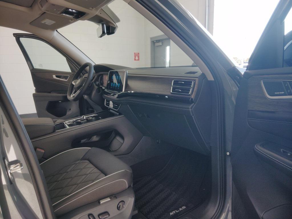 new 2026 Volkswagen Atlas car, priced at $54,716