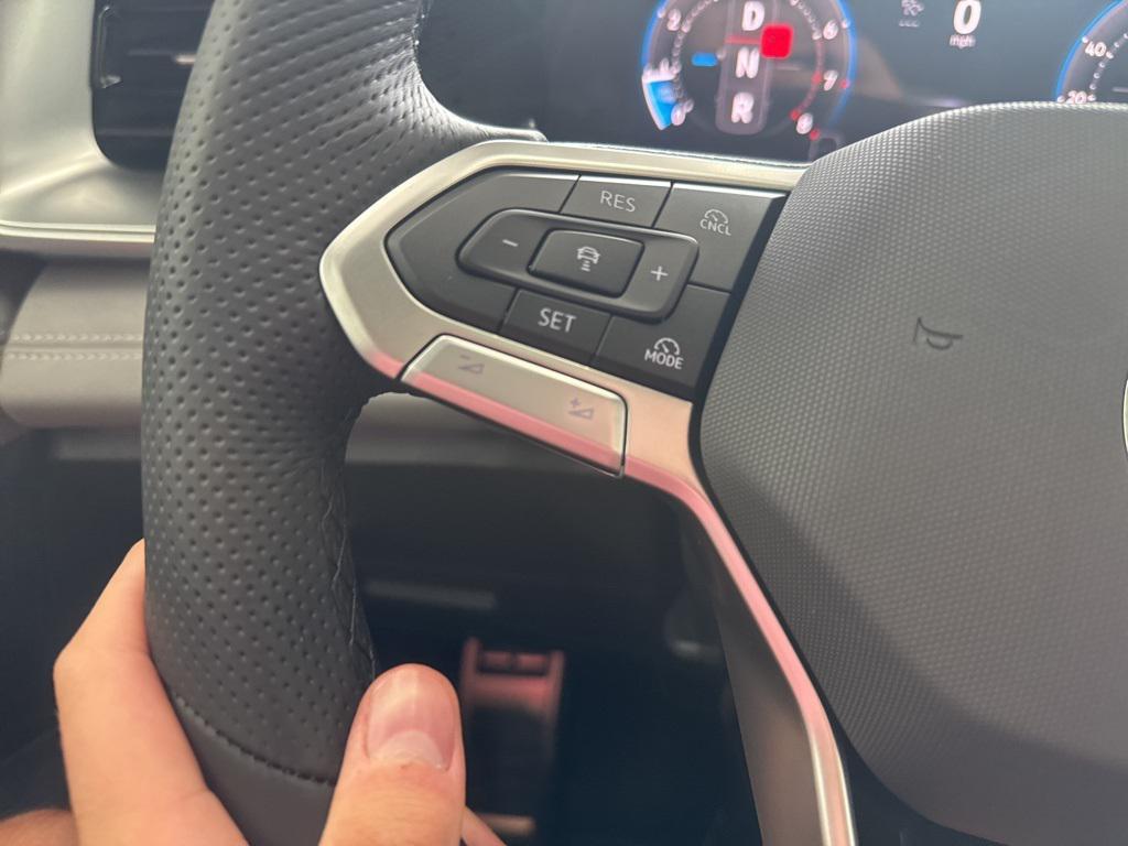 new 2025 Volkswagen Tiguan car, priced at $37,054
