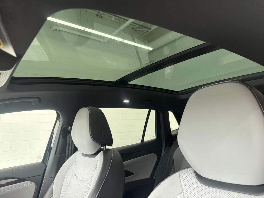new 2025 Volkswagen Tiguan car, priced at $37,054