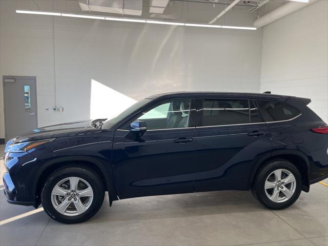 used 2021 Toyota Highlander car, priced at $26,995