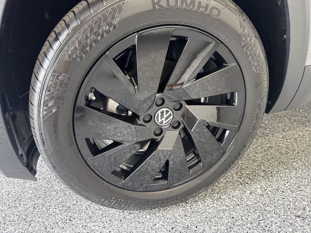 new 2026 Volkswagen Atlas car, priced at $49,081