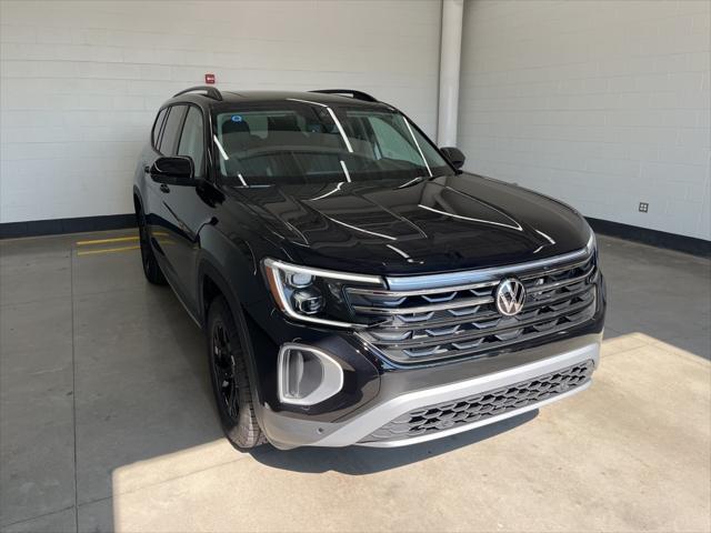 new 2025 Volkswagen Atlas car, priced at $46,076