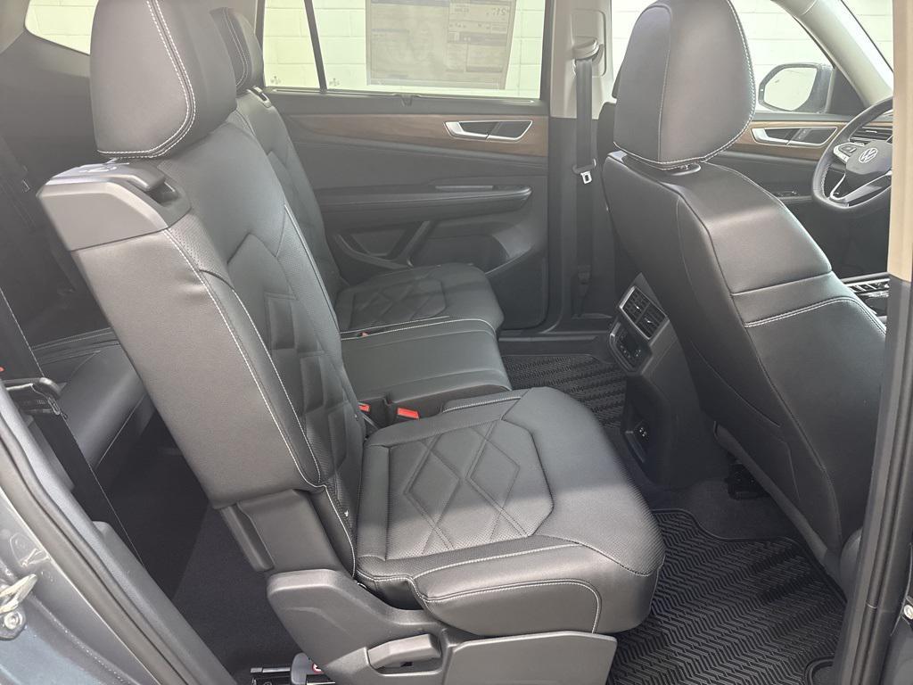 new 2025 Volkswagen Atlas car, priced at $41,618