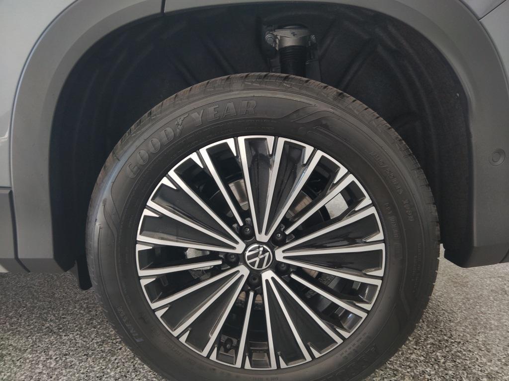 new 2026 Volkswagen Tiguan car, priced at $33,053