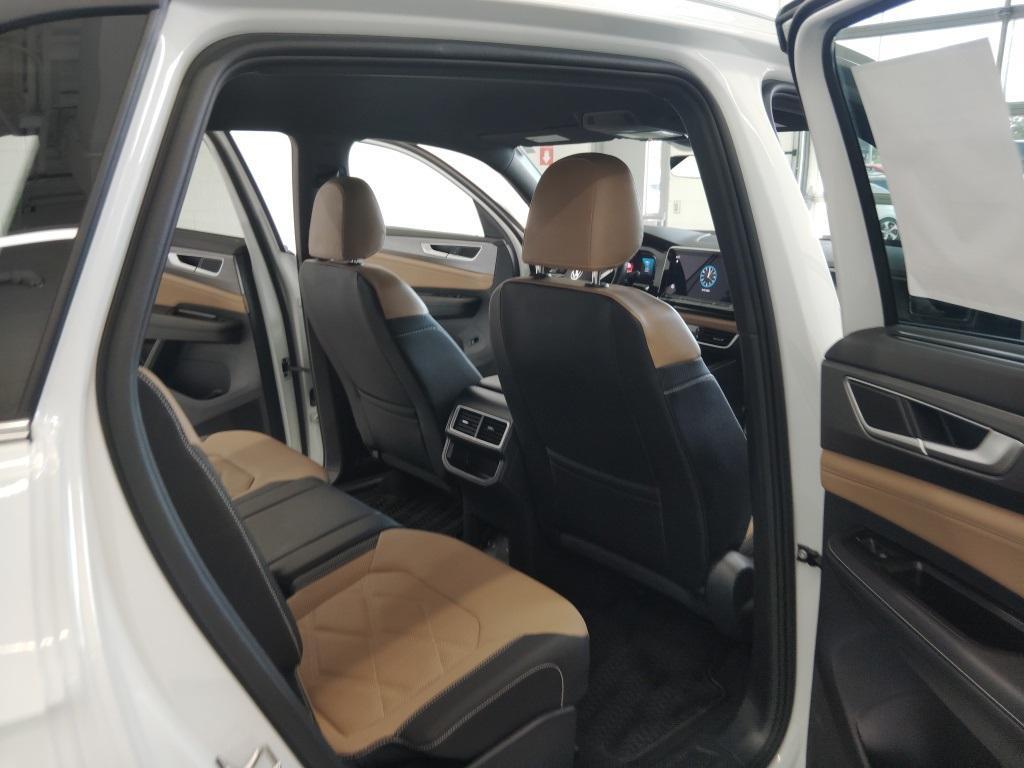 new 2025 Volkswagen Atlas Cross Sport car, priced at $39,211