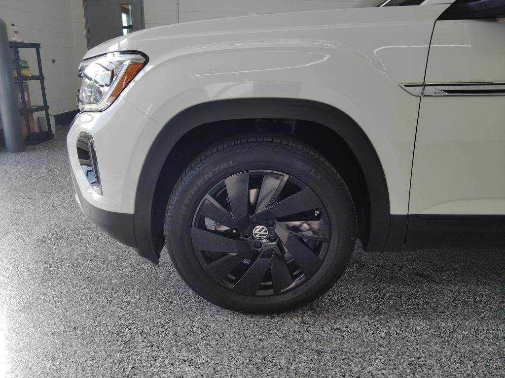 new 2025 Volkswagen Atlas Cross Sport car, priced at $39,211