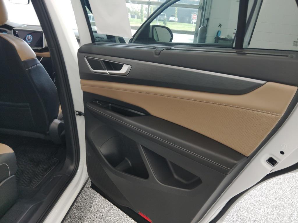 new 2025 Volkswagen Atlas Cross Sport car, priced at $39,211