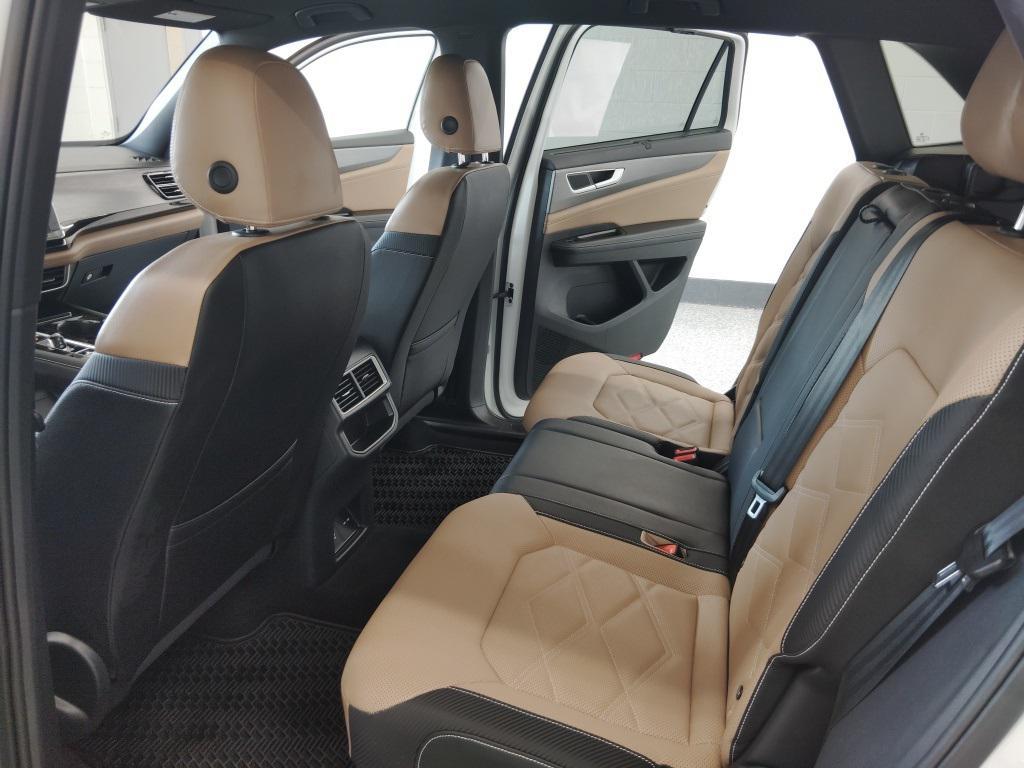 new 2025 Volkswagen Atlas Cross Sport car, priced at $39,211