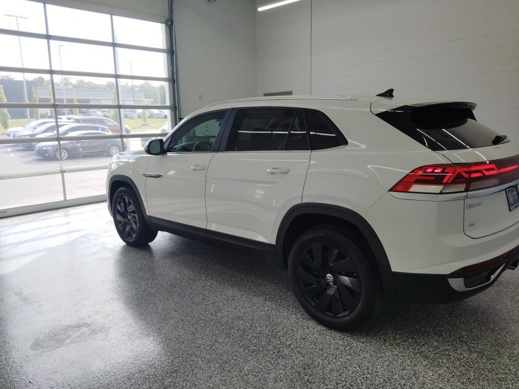 new 2025 Volkswagen Atlas Cross Sport car, priced at $39,211