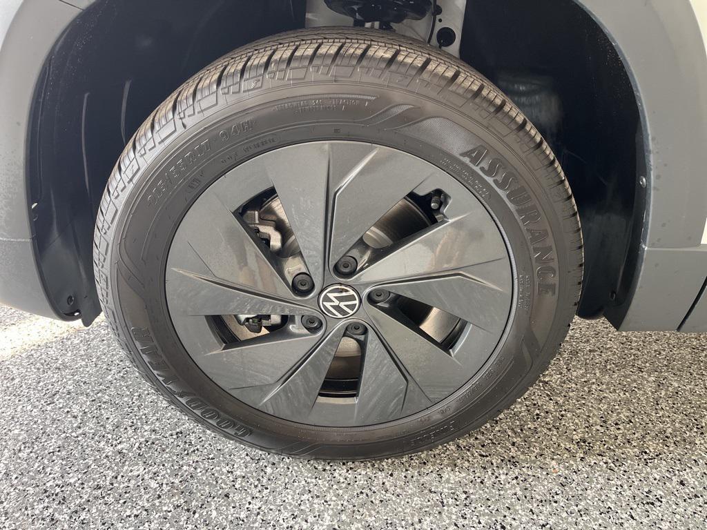 new 2026 Volkswagen Taos car, priced at $28,047