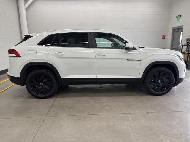 new 2025 Volkswagen Atlas Cross Sport car, priced at $44,103