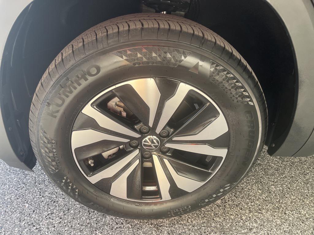 new 2026 Volkswagen Atlas Cross Sport car, priced at $40,268