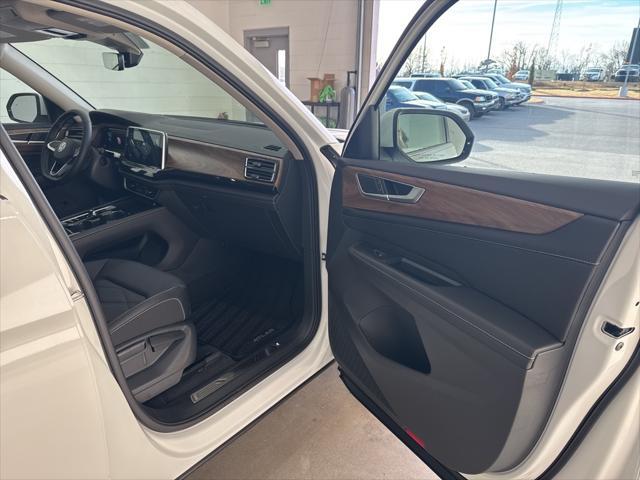 new 2025 Volkswagen Atlas car, priced at $41,510