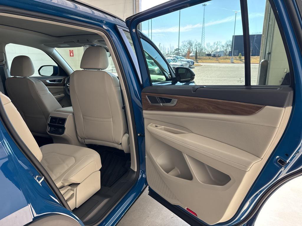 new 2025 Volkswagen Atlas car, priced at $43,573
