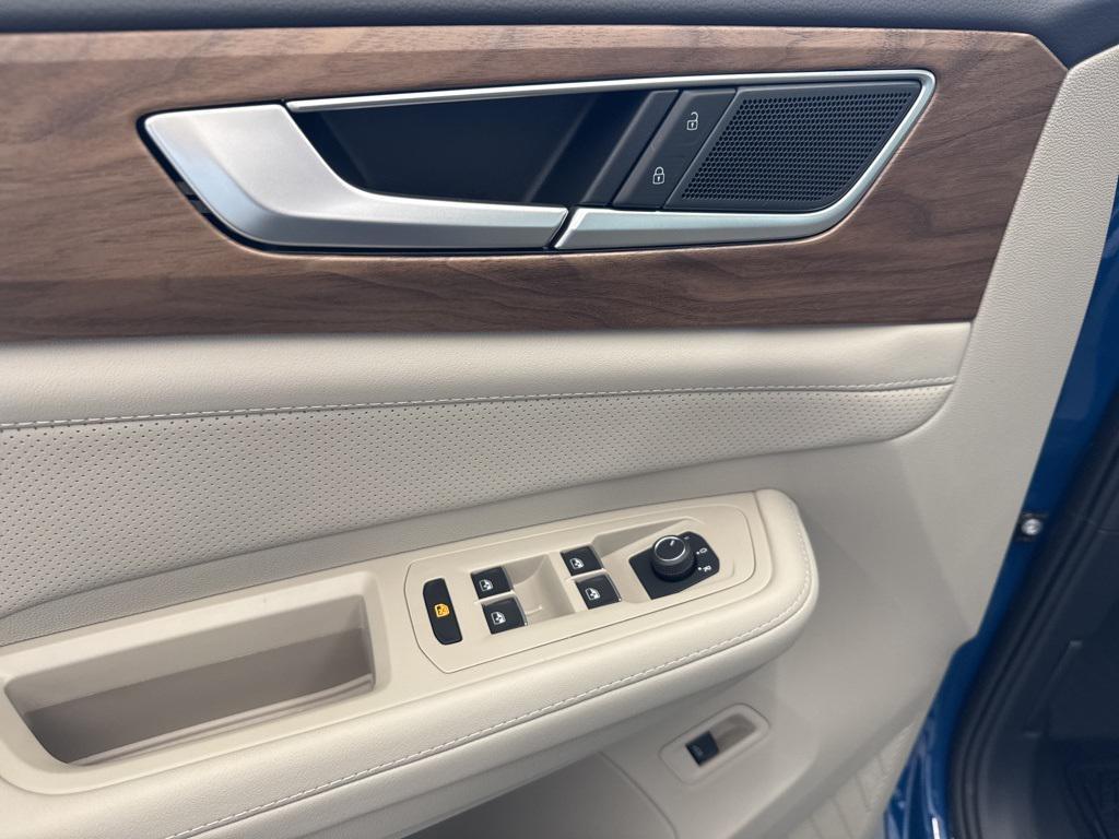 new 2025 Volkswagen Atlas car, priced at $43,573