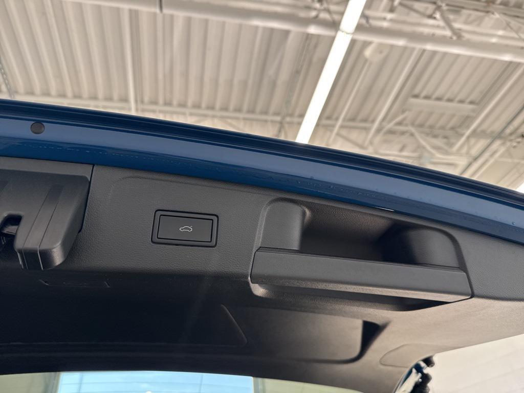 new 2025 Volkswagen Atlas car, priced at $43,573