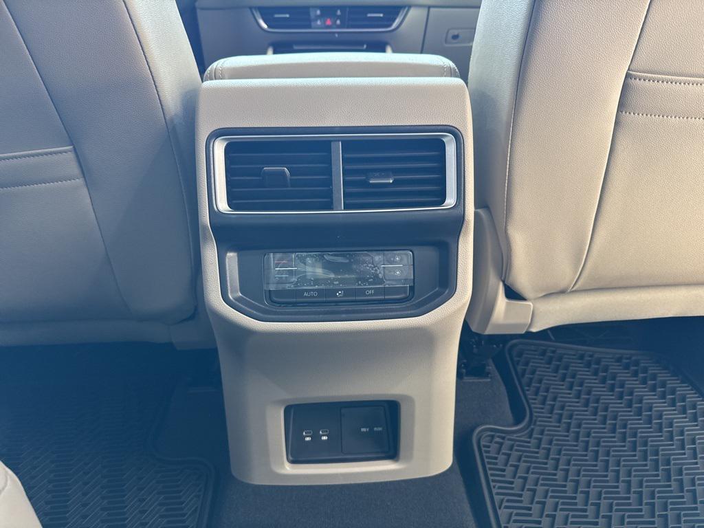 new 2025 Volkswagen Atlas car, priced at $43,573