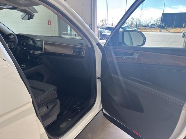 new 2025 Volkswagen Atlas car, priced at $43,541