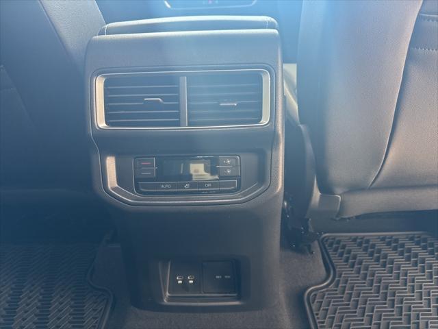 new 2025 Volkswagen Atlas car, priced at $43,541