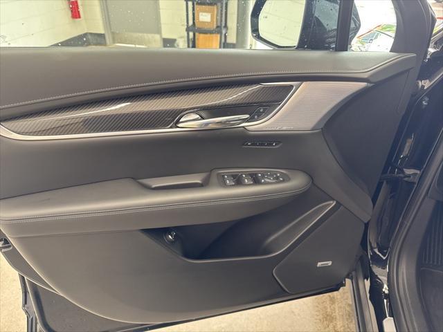 used 2025 Cadillac XT6 car, priced at $59,998