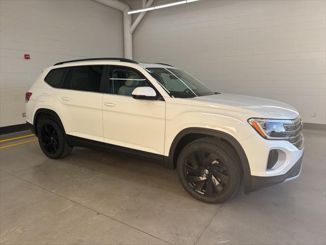 new 2025 Volkswagen Atlas car, priced at $45,073