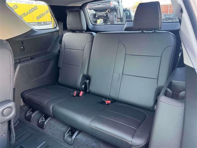 used 2020 Chevrolet Traverse car, priced at $22,711