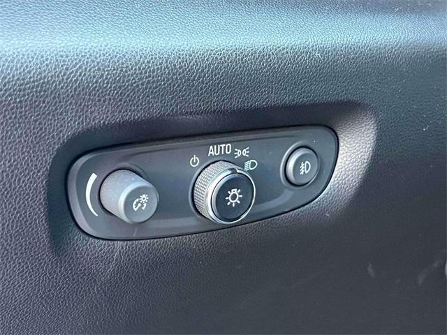 used 2020 Chevrolet Traverse car, priced at $22,711