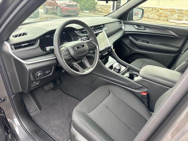 new 2025 Jeep Grand Cherokee car, priced at $40,981