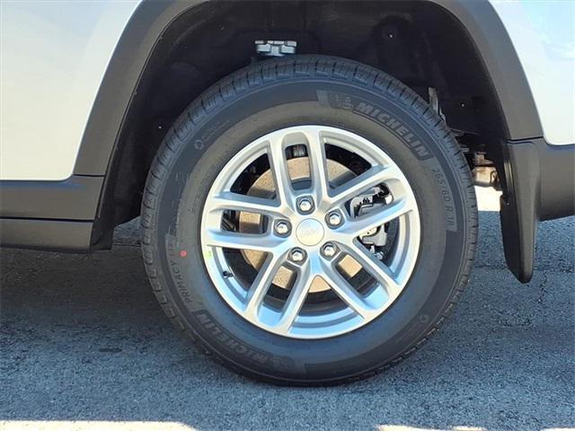 new 2025 Jeep Grand Cherokee car, priced at $38,542