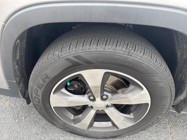 used 2019 Jeep Cherokee car, priced at $17,494