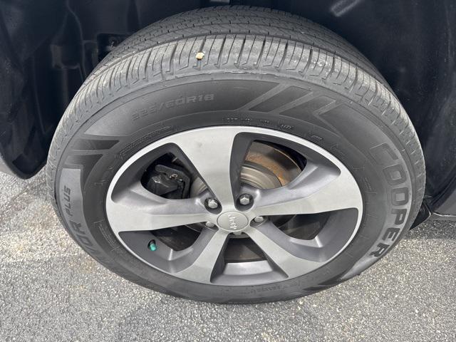 used 2019 Jeep Cherokee car, priced at $17,494