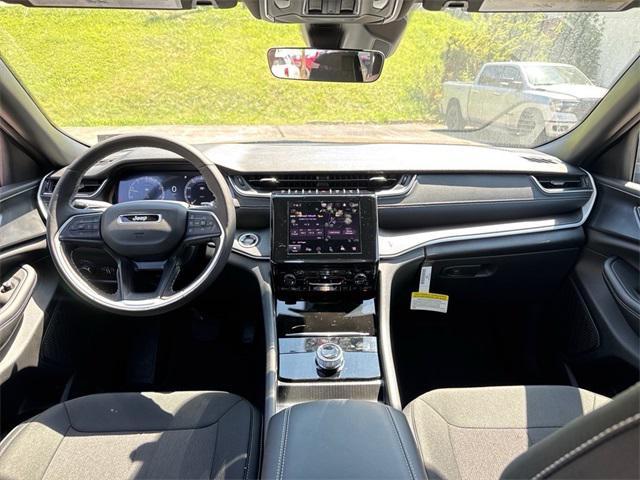 new 2025 Jeep Grand Cherokee car, priced at $41,665