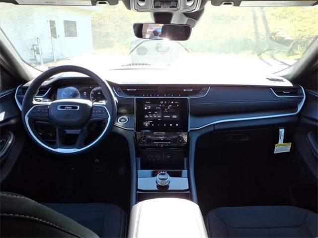 new 2025 Jeep Grand Cherokee car, priced at $38,006