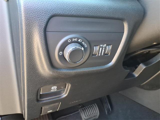 new 2025 Jeep Grand Cherokee car, priced at $38,006