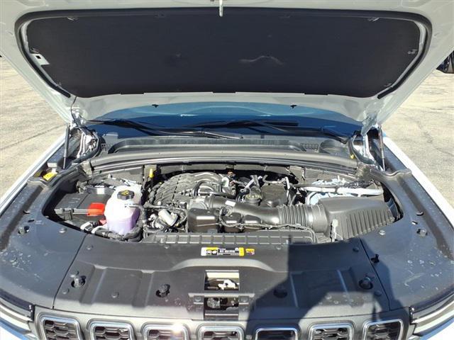 new 2025 Jeep Grand Cherokee car, priced at $38,006