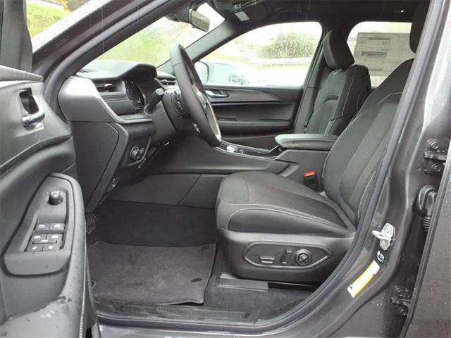 new 2025 Jeep Grand Cherokee car, priced at $38,542