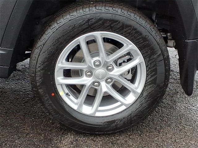 new 2025 Jeep Grand Cherokee car, priced at $38,542