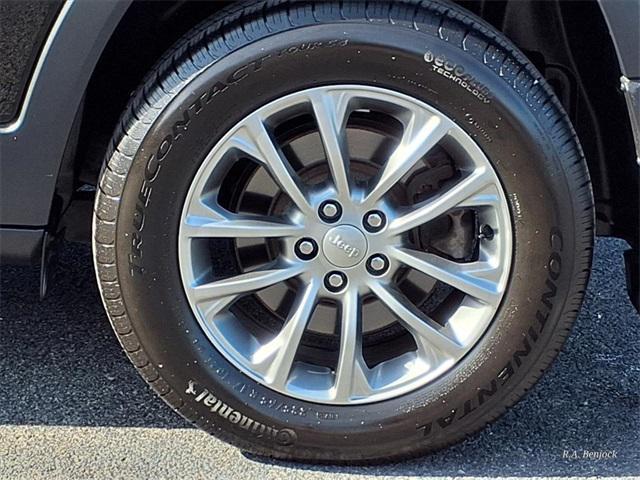used 2020 Jeep Cherokee car, priced at $20,429