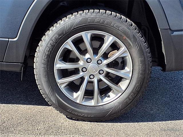 used 2020 Jeep Cherokee car, priced at $17,998