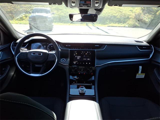 new 2025 Jeep Grand Cherokee car, priced at $38,542